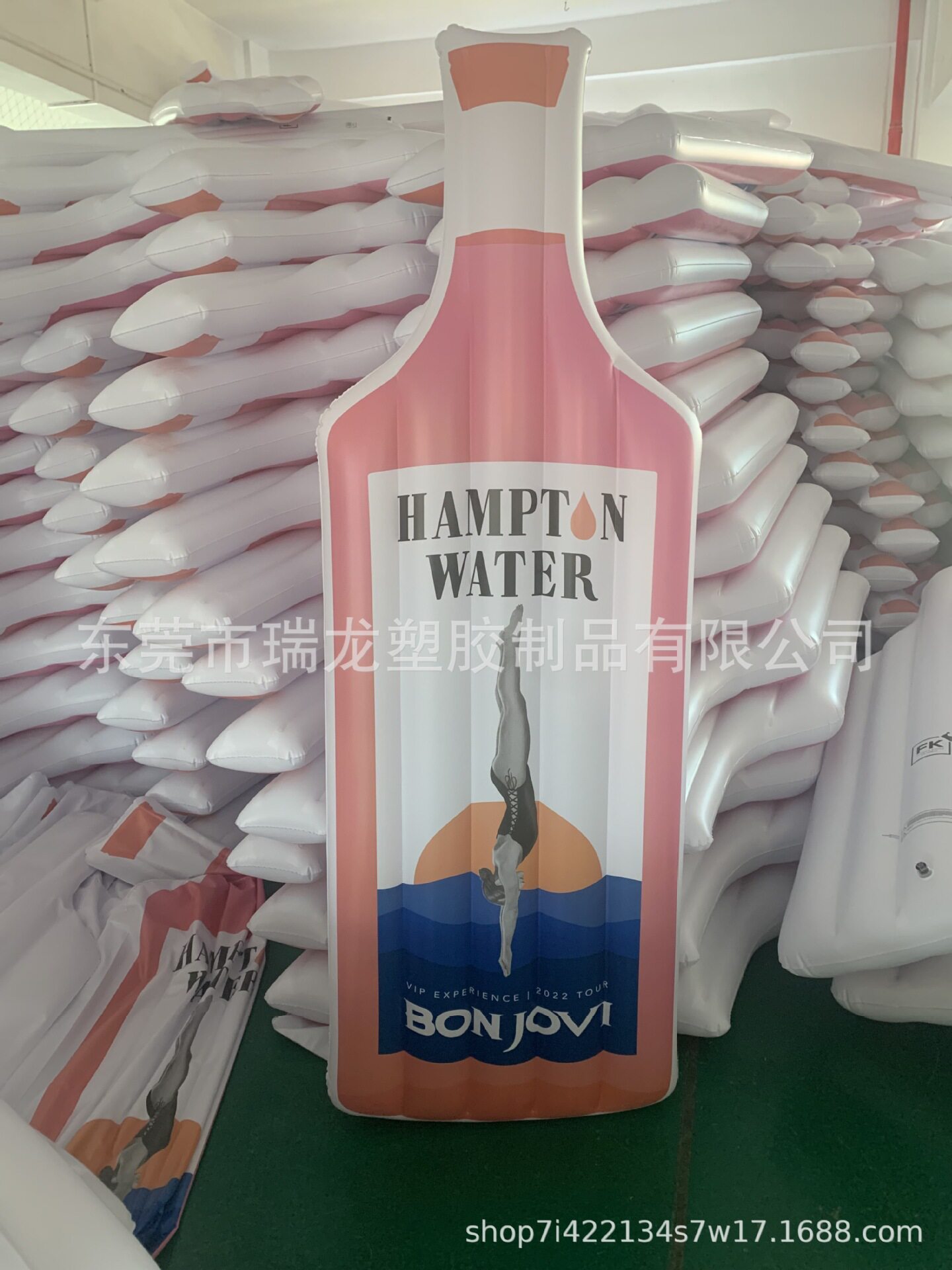 PVC充气浮排广告促销酒瓶浮排彩色沙滩水上床垫浮排坐骑