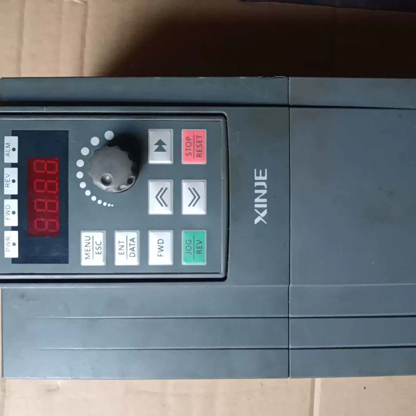 可维修信捷变频器VB5N,380V2.2KW外壳破损,功能正常成色议价