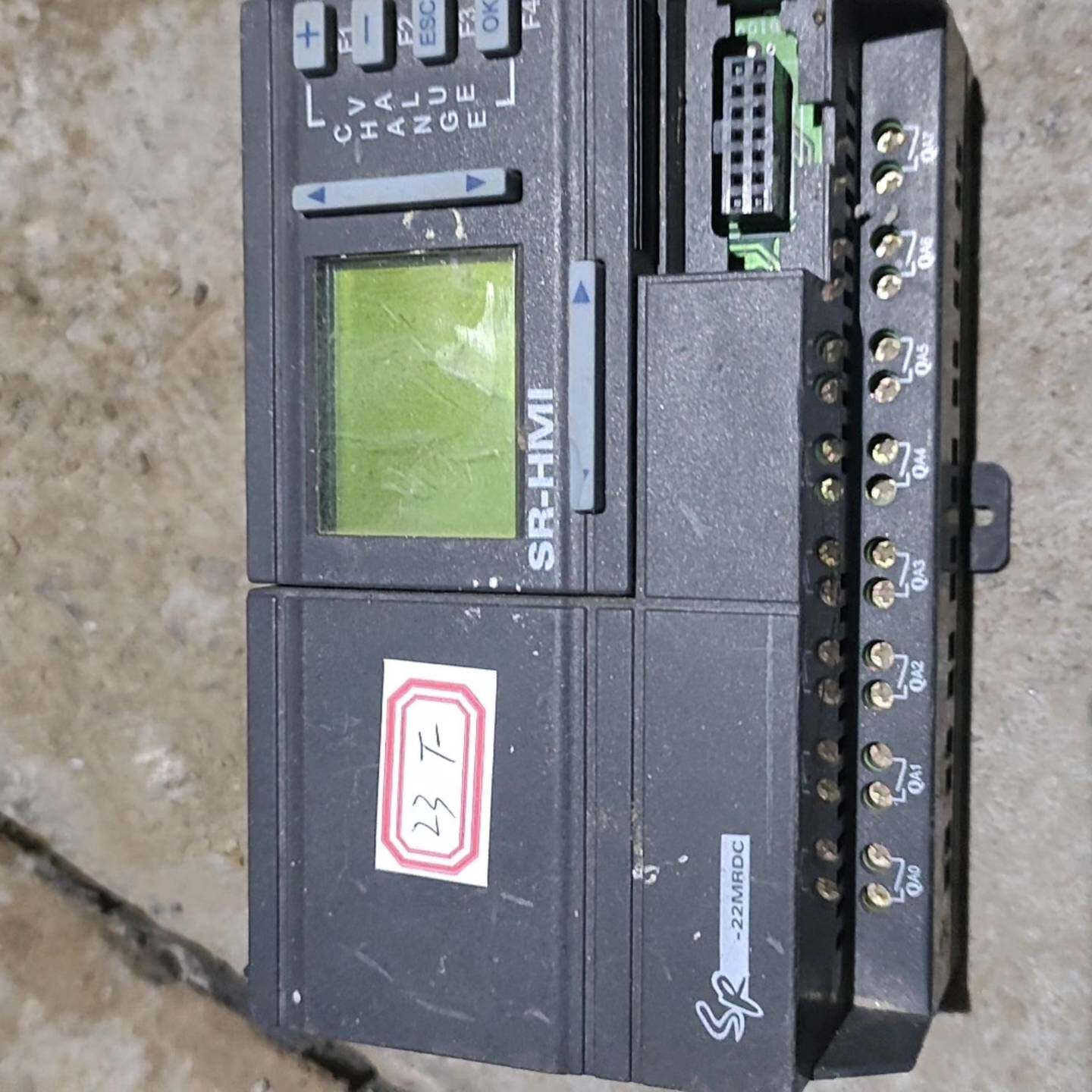 可维修亚锐PLC控制器 SR-22MRDC带SR-HMI屏 ，议价
