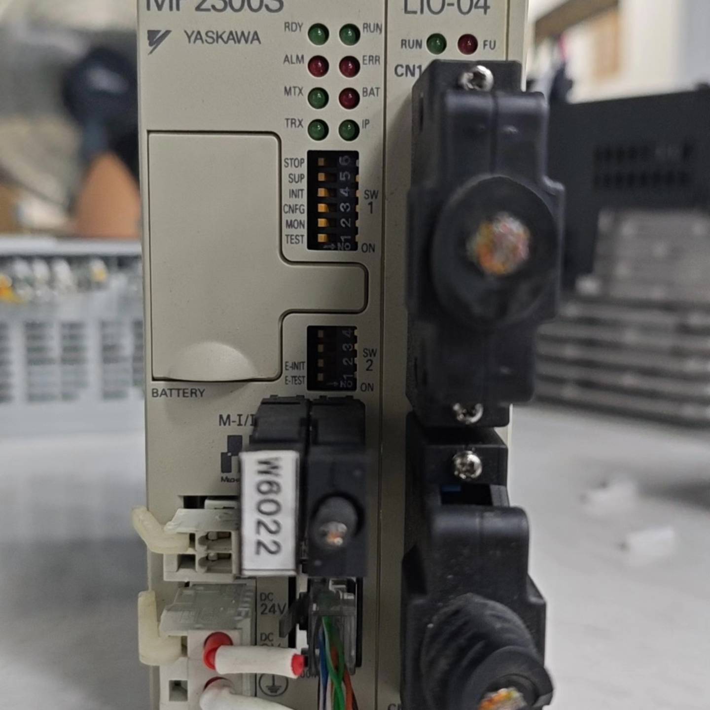 可维修安川MP2300S控制器，带LIO-04模块议价