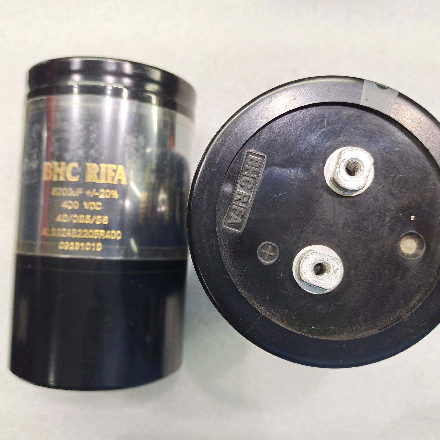 可维修原字BHC RIFA电容8200UF 400VDC议价