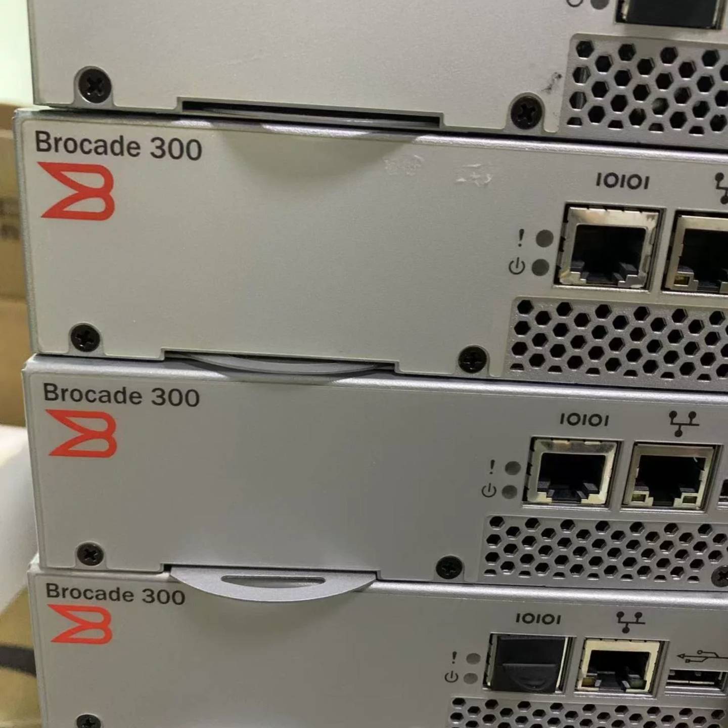 可维修博科Brocad 300光纤交换机 8口激活 16口激活,议价