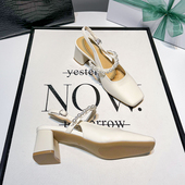 女方头仙女风 一字扣带珍珠後空高跟包头凉鞋 Uncle Jian粗跟法式