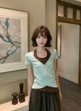 26夏季新款韩系休闲绿色假两件短袖T恤女修身V领拼色上衣简约穿搭