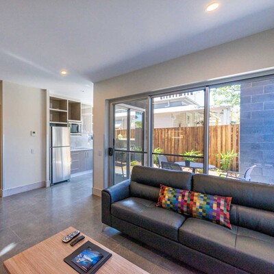 Townhouse阳台室外推拉门玻璃门铝合金推拉门澳洲门窗出口新西兰