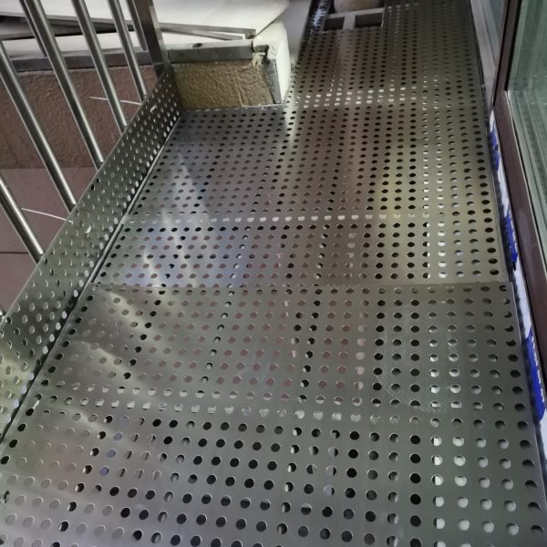 阳台304不锈钢防护网定制防盗窗垫板冲孔洞板防漏防坠落护栏花架