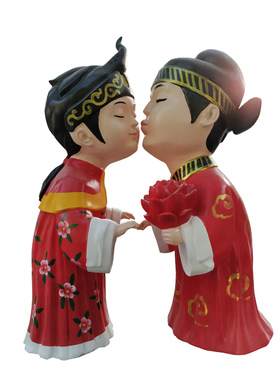 极速玻璃钢彩绘卡通人物新郎新娘雕像爱情主题热恋情侣雕塑商业街