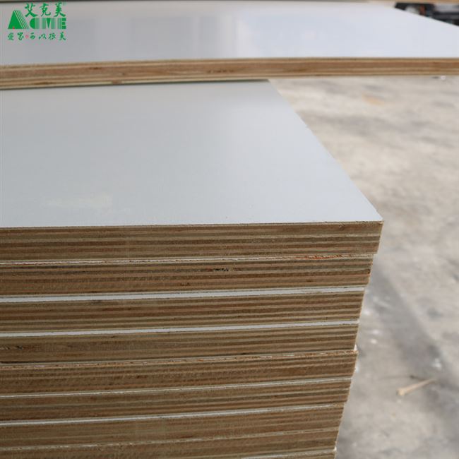 米白色生态e0级暖白光面免漆18mm实木多层衣柜吸塑模压柜门板材