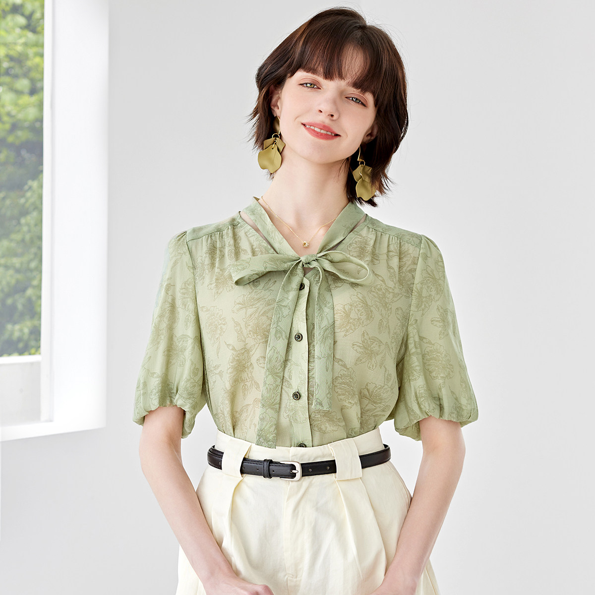 【挂脖设计感衬衫】2025年夏款小众碎花衬衣飘带小上衣女