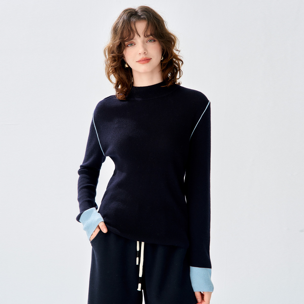 2025冬款半高领撞色羊毛打底衫上衣显瘦通勤百搭针织衫女