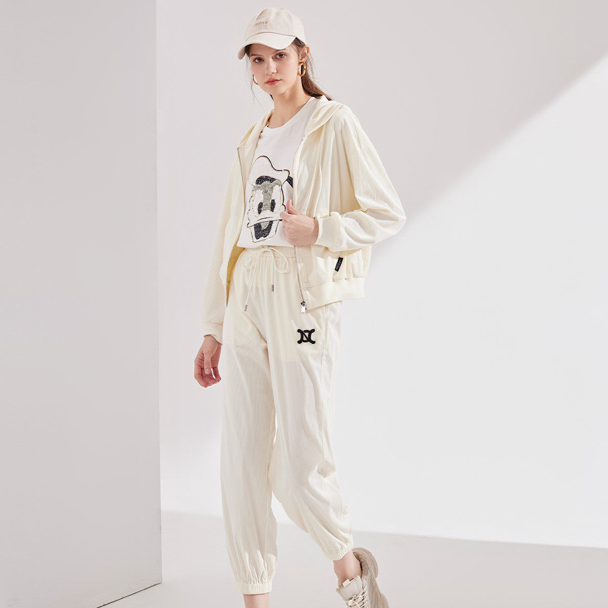 2025秋款小香风开衫女式针织衫上衣爱心纽扣外套百搭针织衫女,女装/女士精品,时尚套装,淘宝优惠券,粉丝福利购,淘宝优惠卷