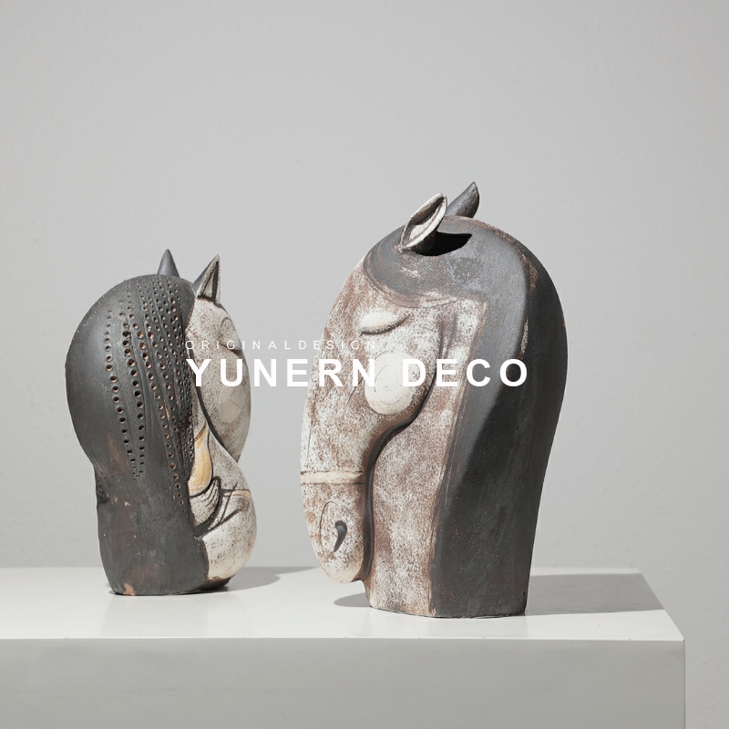 侘寂风玄关电视g柜陶瓷雕塑手绘马头摆件家居软装饰品动物工艺礼