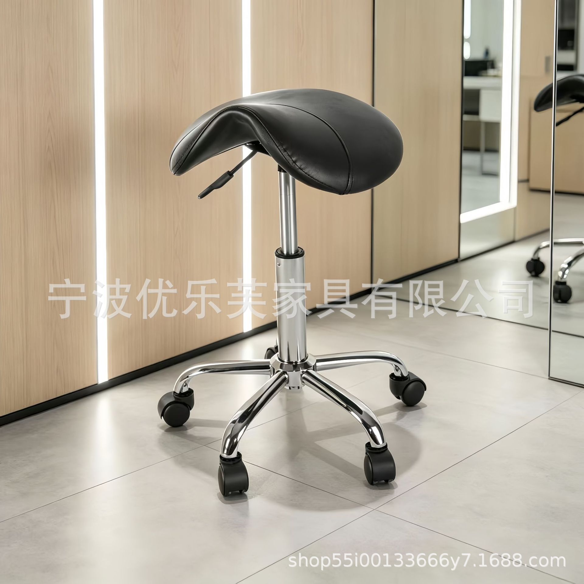 理发店技师椅子理发椅美发椅直销新款马鞍凳舒适吧台椅大工凳