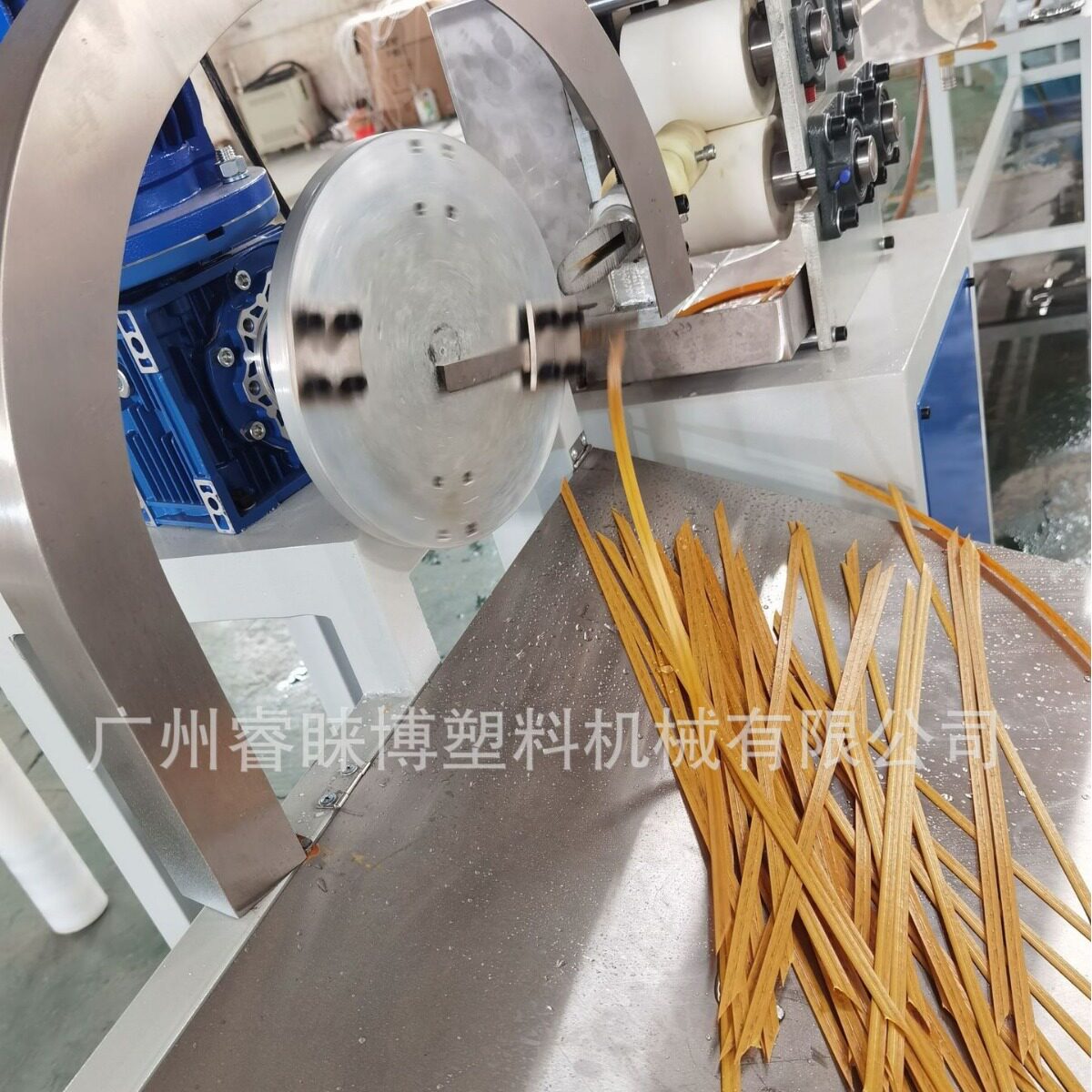 【源头厂家】仿真茅草生产机器 茅草藤挤出生产线 茅草机