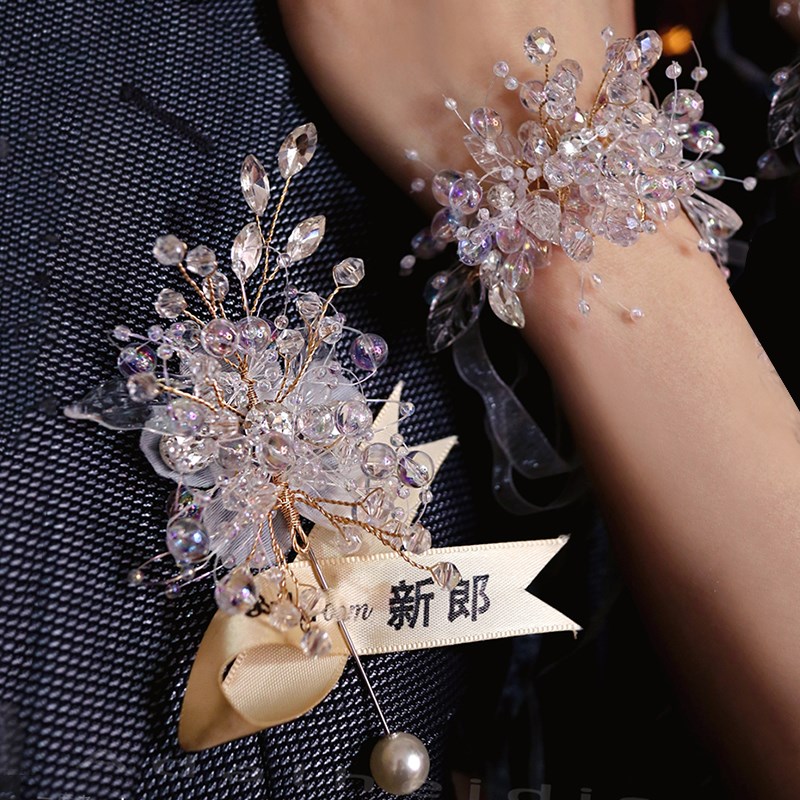 简约水晶高级感胸花新娘新郎结婚胸针饰品超仙婚礼伴娘姐妹手腕花