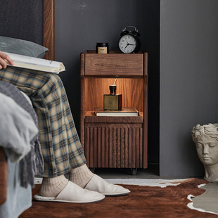 2026床头柜现代简约小型实木床边柜可移动超窄黑胡桃木卧室储物收