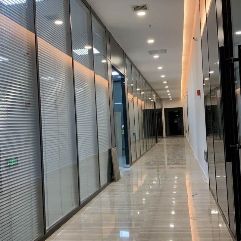 南京办公室玻璃隔断墙铝合金双层百叶单层磨砂钢化透明厂房隔墙r