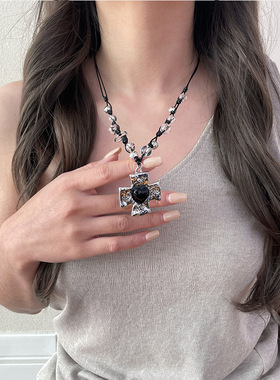 【羊悠悠】十字架串珠项链女小众设计感金属吊坠锁骨链复古毛衣链