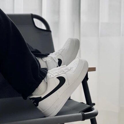 Nike Air Force 1 低帮 空军一号板鞋 白黑 CT2302-100 断码清仓