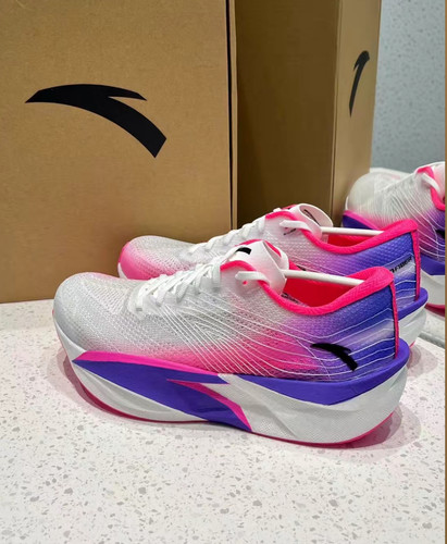 安踏C202 6.0舒适减震包裹性回弹低帮跑步鞋白粉紫112445570-11