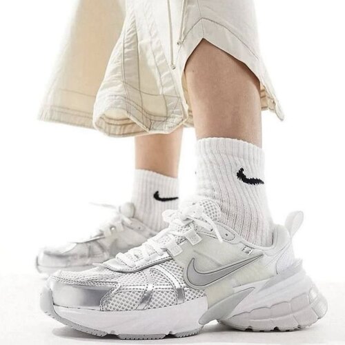 耐克Nike V2K Run低帮老爹鞋男女同款白银色FD0736-104 断码清仓