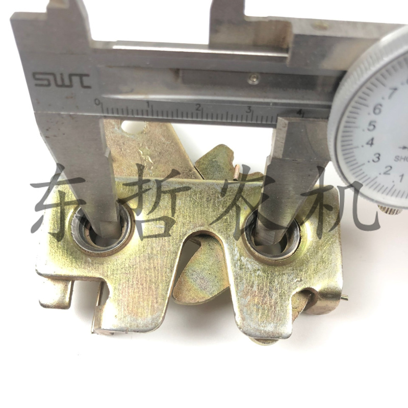 迪尔3B554 5E904 6B1404拖拉机农机配件RE206779锁闩前机罩锁