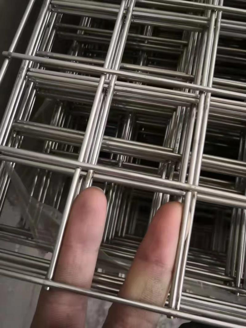 304不锈钢网格片钢丝网围栏电焊网筛网方孔网加粗隔离防护栏杆