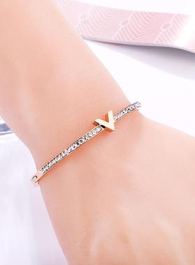 手镯金女18k玫瑰手环字母钻t手时尚锆石钛钢镶钻气质莫桑新款饰石