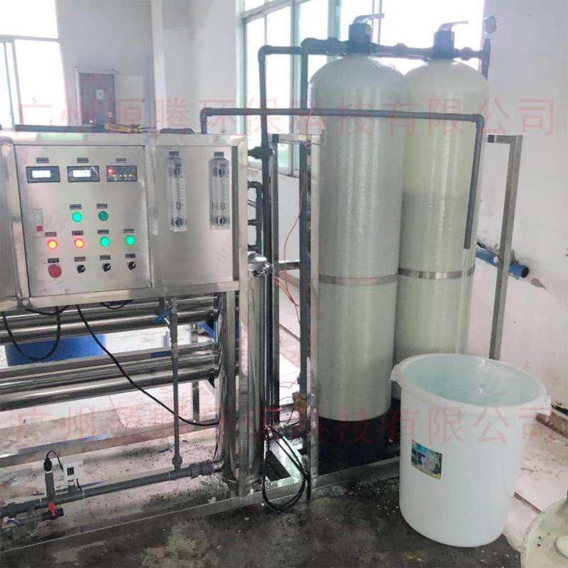 Bottled water equipment 沉淀物过滤硬水软化RO膜除盐反渗透设备
