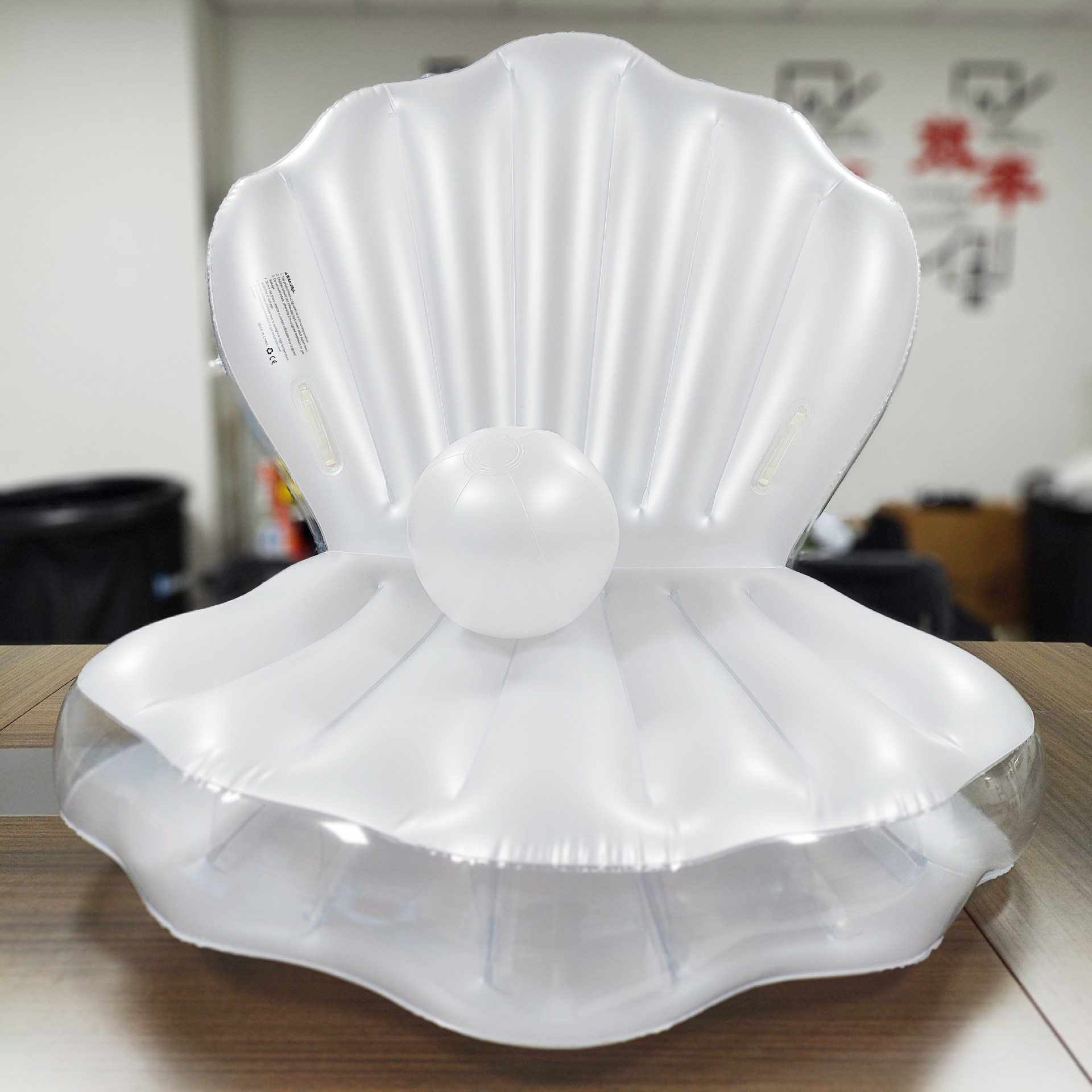 工厂现货水上充气发光沙发浮排LED灯贝壳浮排pvc珍珠贝壳浮床直销