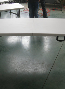 野餐聚会桌 便携式塑料饭桌 6ft手提吹塑塑料折叠桌 户外活动桌