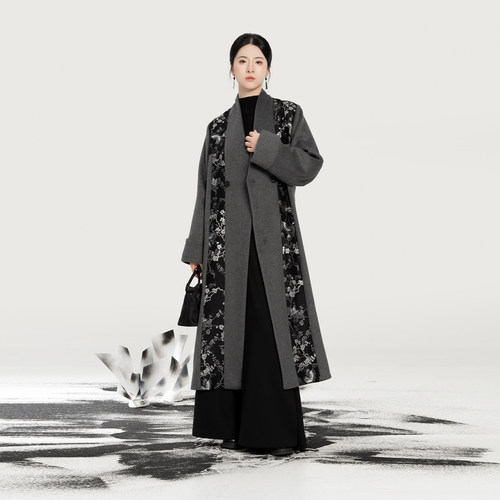 织造司[寒至]新中式喜鹊梅花织银毛呢子大衣外套女款2026新款上衣