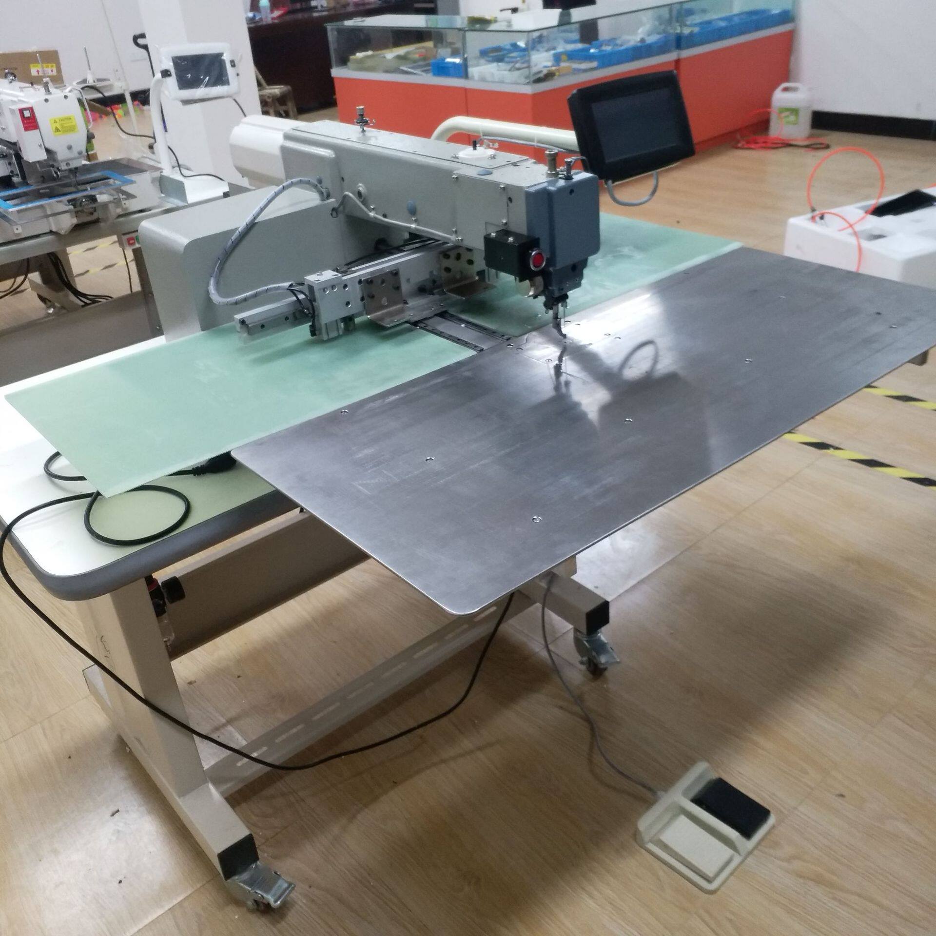 低价供应4030电脑花样机多功能全自动电脑车鞋面电脑工业缝纫机