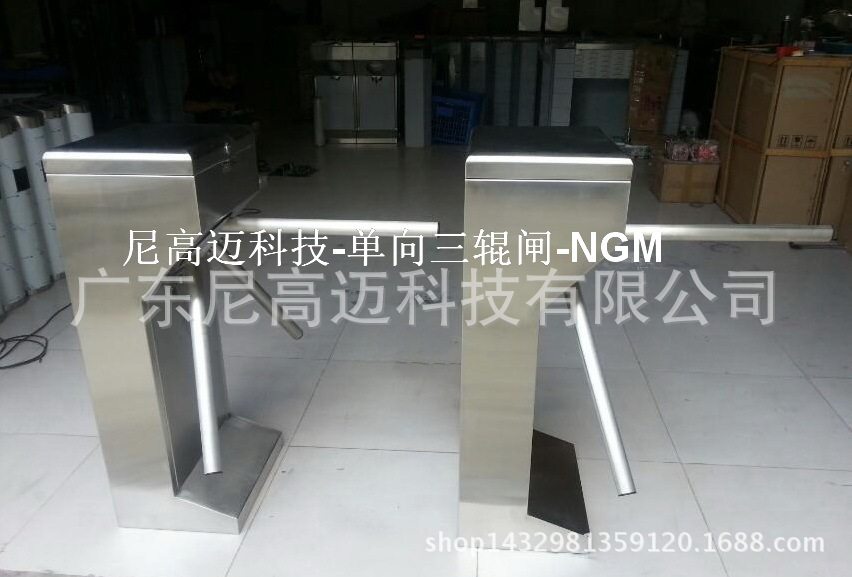 供应汽车站单向三棍转閘,海口景区单项门禁,耐锈不锈钢行人匝道门