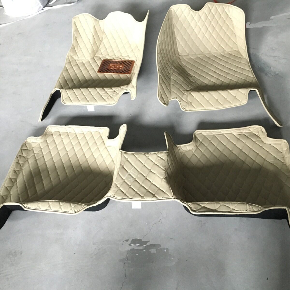纯手工缝绗绣全包围汽车脚垫