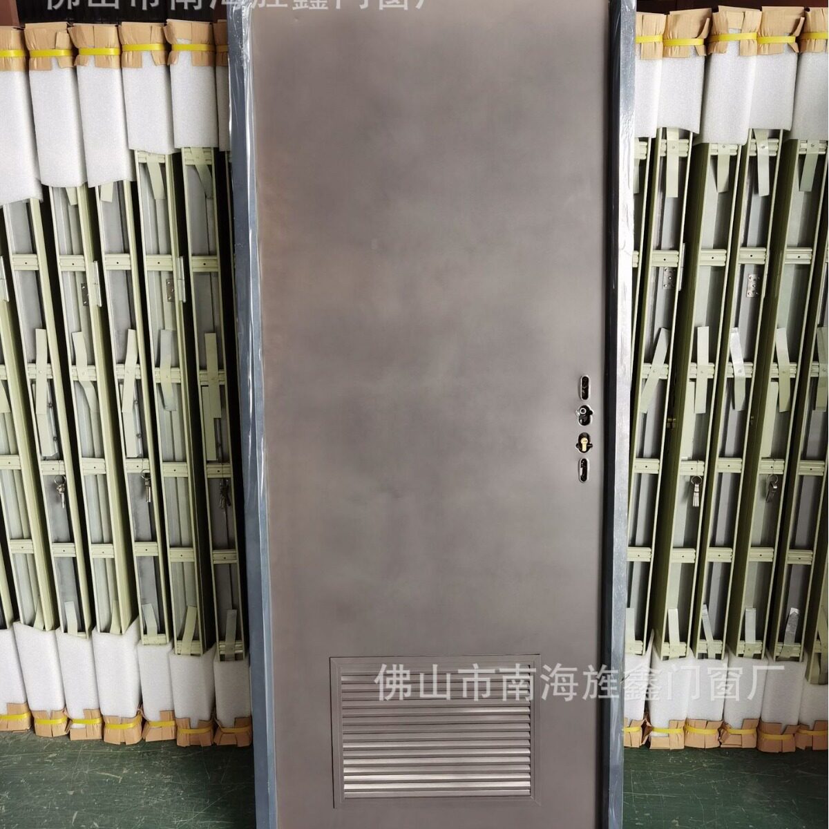 佛山电解镀锌复合门 通风百叶钢质门 卫生间铁门 学校工程门批发