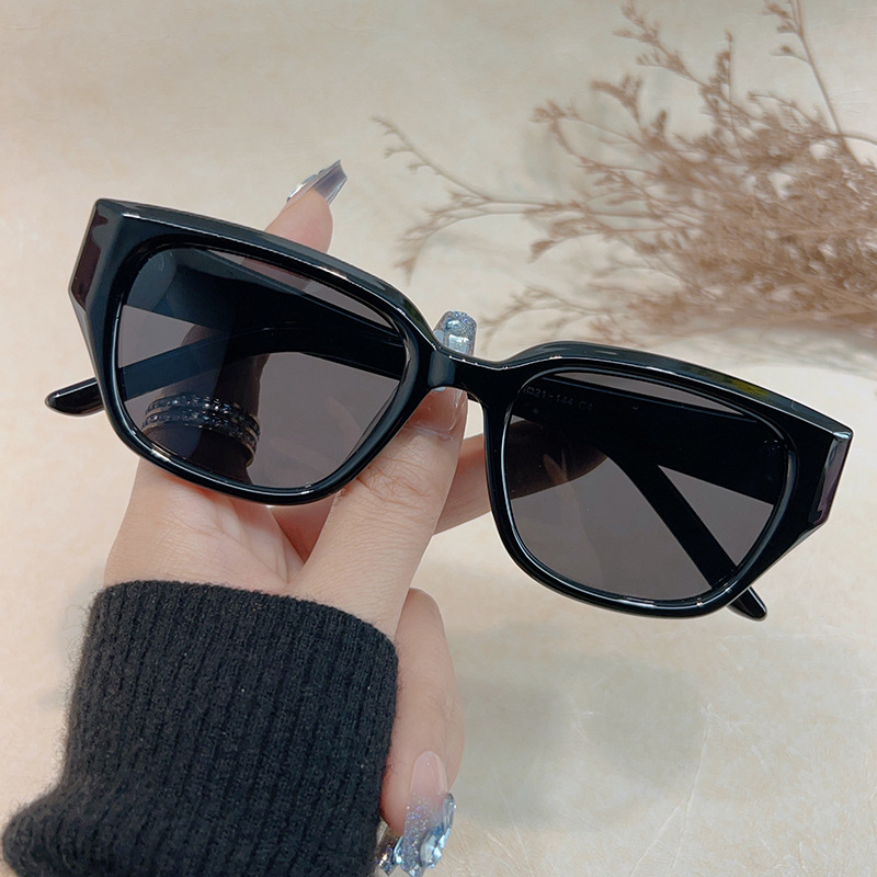 日本品质大框橄榄色猫眼墨镜女款高级感适合方圆脸开车专用防晒太