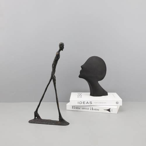 现代简约铸铁人物创意摆件客厅卧室玄关电视柜书房样板房家居饰品