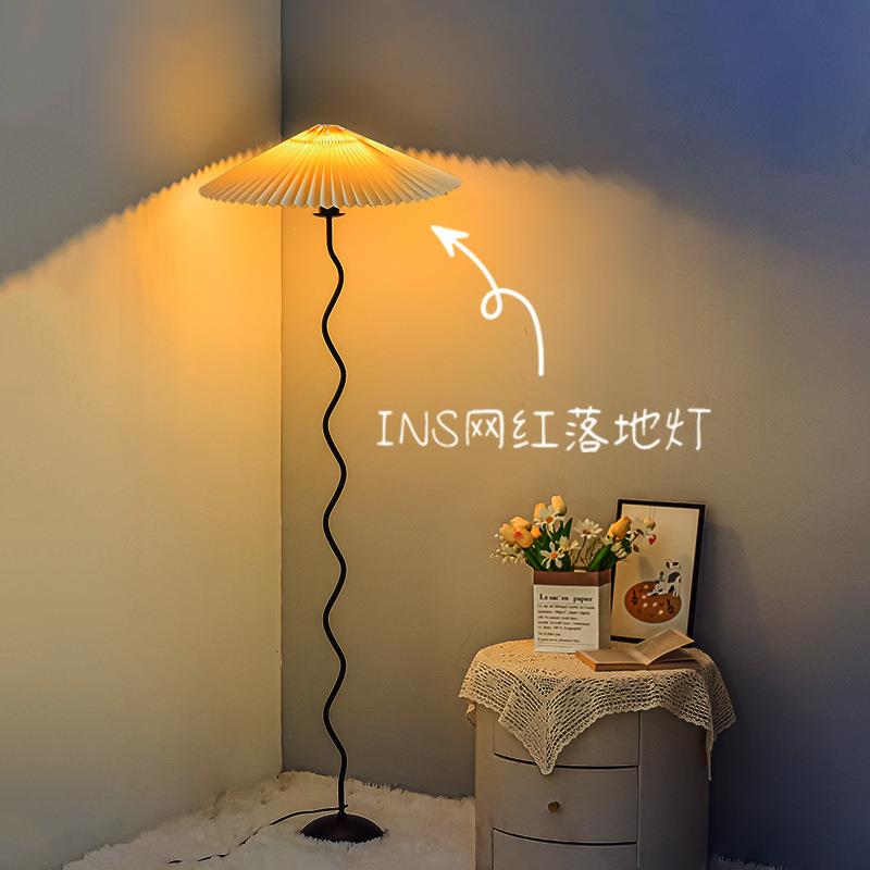 中古百褶灯日式客厅沙发灯具北欧简约现代卧室床头温馨氛围落地灯