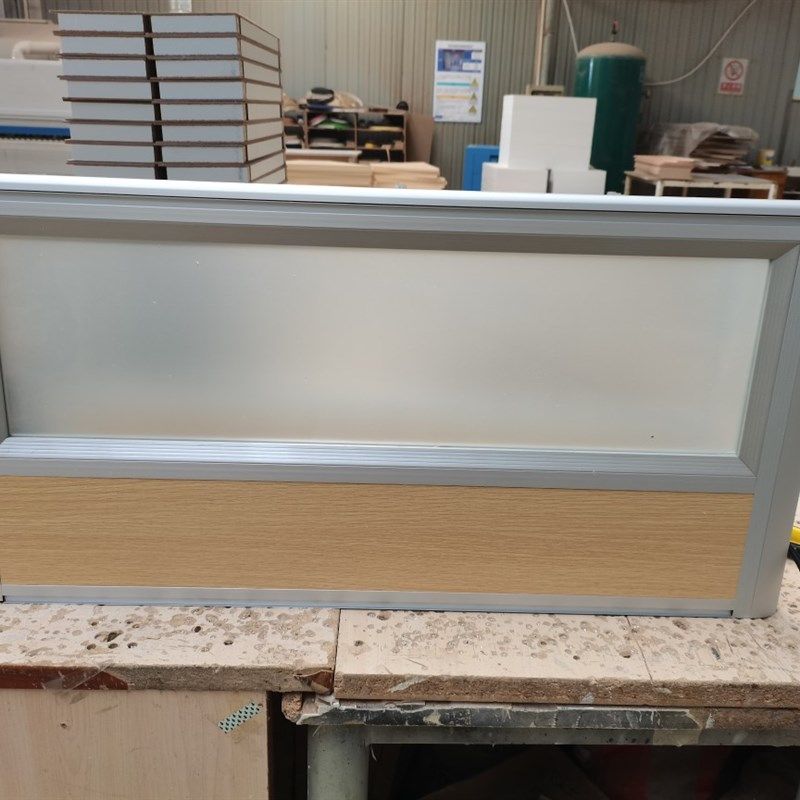 北京办公桌面屏风挡板实木隔板学生课桌考试移动板玻璃隔断挡片