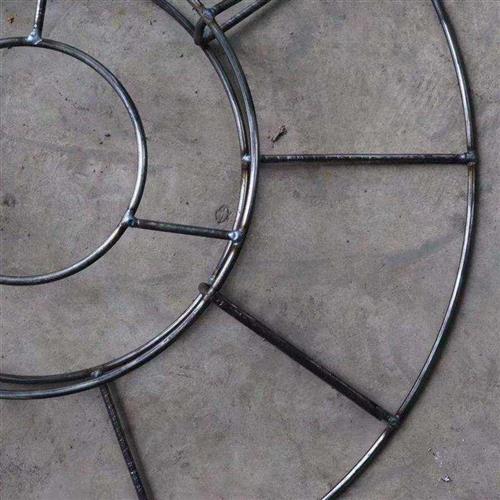 仔猪料槽圆形镀锌钢筋圈分位架上铁架猪槽十格60厘米仔猪多位