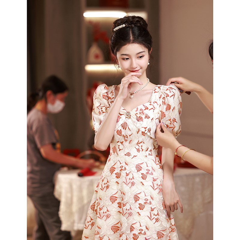 好货敬酒服2025新款新娘酒红碎花平时可穿订婚裙子法式礼服回门连