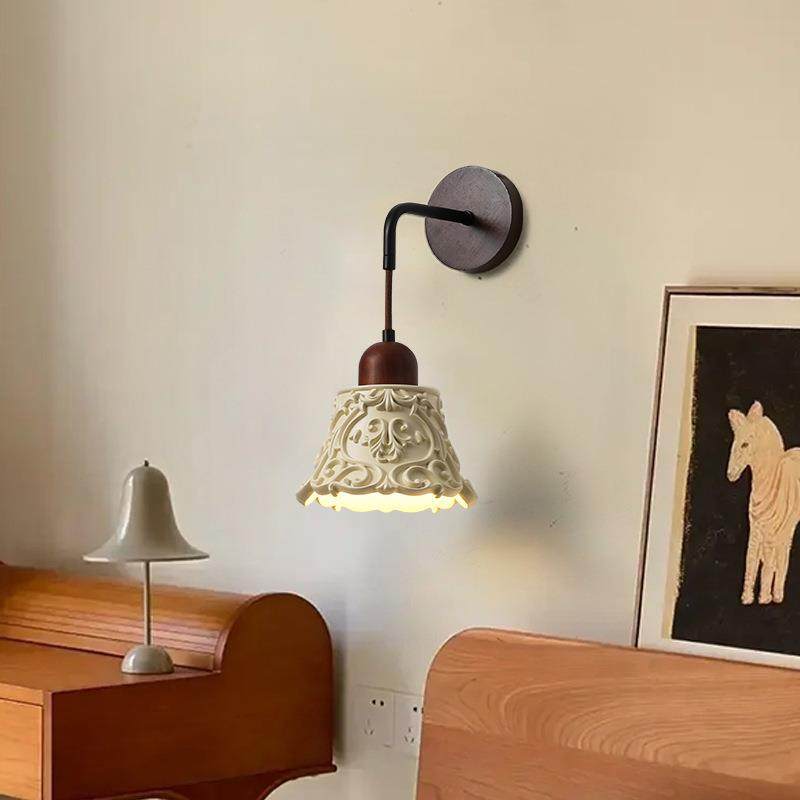 北欧新中式实木壁灯复古花纹民宿卧室床头过道灯奶油风楼梯玄关灯