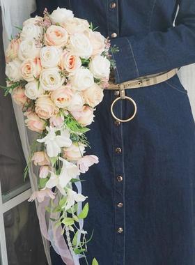 仿真新娘手捧花水滴瀑布下垂韩式粉白玫瑰绢花婚庆用品外销