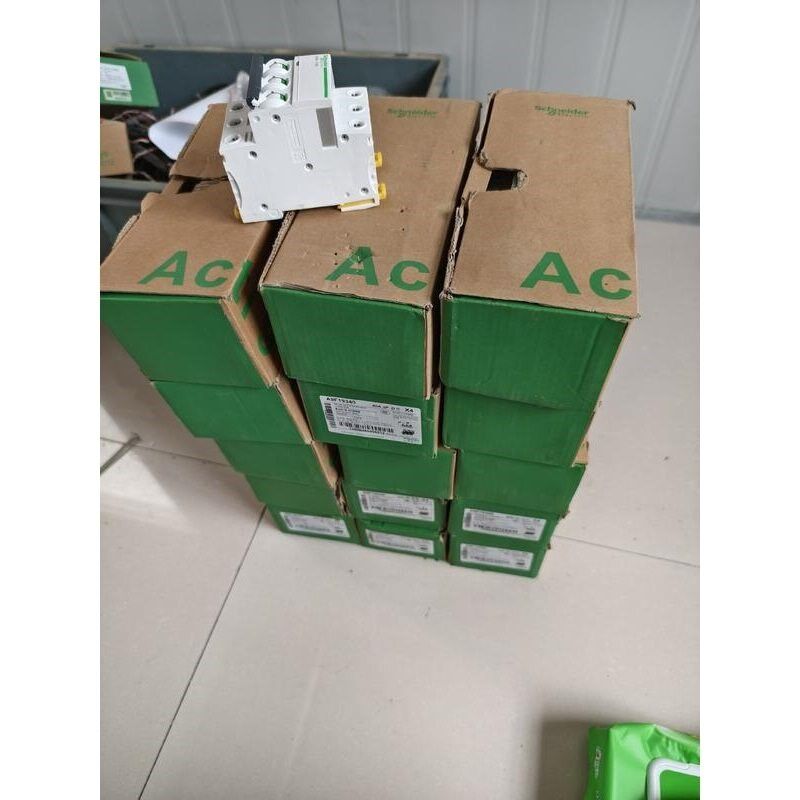 施耐德A9D19332小型断路器,3PD32A,装柜没用,成议价