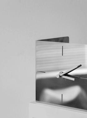 现代轻奢创意金属不锈钢时钟摆件样板房售楼处家居卧室床头装饰品