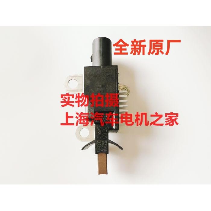 适用于15款宝马118I/120I/125I X1发电机调节器碳刷 0272223010