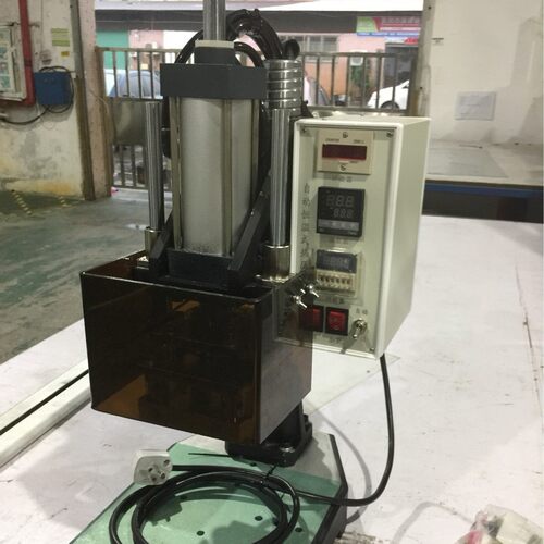 小型塑料热铆机带保护罩高度可调200mm