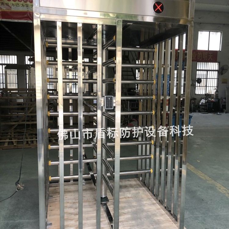 盾标防护厂家供应车站景区出入口单向门通道 手动梳状旋转栅栏匝