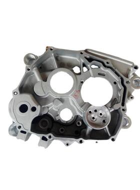 2017款华阳T4极盗者波速尔M3CB250-F发动机原厂中箱体右边